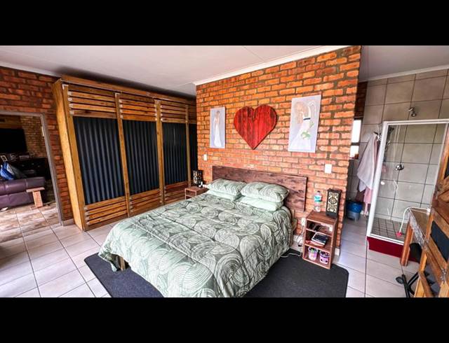 4 BEDROOM HOUSE FOR SALE IN FRAAIUITSIG